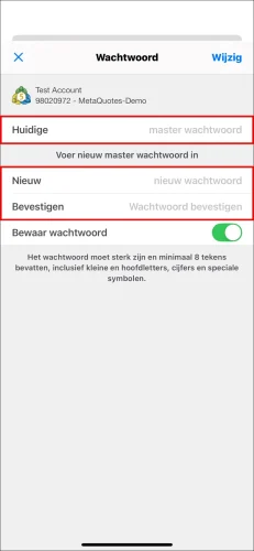 Laatste pagina voor het wijzigen van MT5 iOS Master Wachtwoord, toont velden voor het 'Huidige' oude master wachtwoord en het nieuwe 'master wachtwoord' tweemaal.