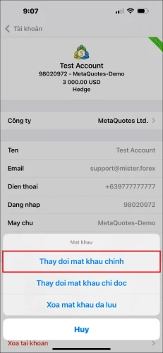 Cửa sổ pop-up tùy chọn mật khẩu Ứng dụng MT5 iOS, hiển thị bước chọn 'Thay doi mat khau chinh' để thay đổi mật khẩu giao dịch MT5.