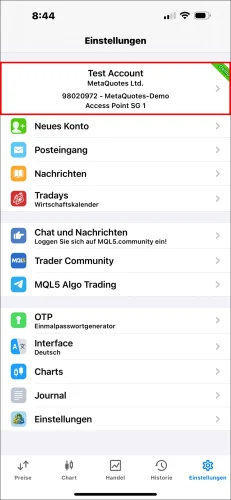 MT5 iOS App Einstellungsseiten-Screenshot, der ein Tippen auf den oberen Kontoinformationsblock (mit Kontonummer und Brokername) zeigt, um zur Kontoliste zu gelangen.