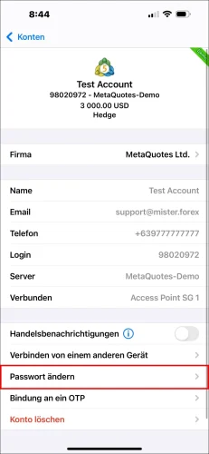 MT5 iOS Kontodetailseiten-Screenshot, der ein Tippen auf die Option 'Passwort ändern' zeigt, um ein neues Passwort vorzubereiten.