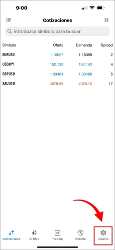 Captura de pantalla del tutorial de la App MT5 para iOS, mostrando cómo tocar el ícono 'Ajustes' en la barra de navegación inferior derecha para iniciar el proceso de cambio de contraseña.
