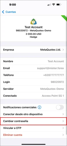 Captura de pantalla de la página de detalles de la cuenta MT5 para iOS, mostrando un toque en la opción 'Cambiar contraseña' para preparar una nueva contraseña.