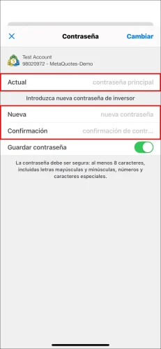 La página final para configurar la Contraseña de Inversor de MT5 en iOS, mostrando la necesidad de ingresar la contraseña principal 'Actual' y la nueva 'contraseña de inversor' dos veces.