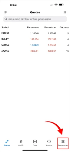 Tangkapan layar tutorial Aplikasi MT5 iOS, menunjukkan cara mengetuk ikon 'Pengaturan' di bilah navigasi kanan bawah untuk memulai proses ubah kata kunci.