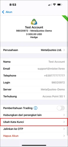 Tangkapan layar halaman detail akun MT5 iOS, menunjukkan ketukan pada opsi 'Ubah Kata Kunci' untuk mempersiapkan kata kunci baru.