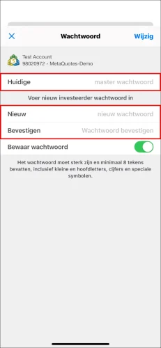 De laatste pagina voor het instellen van het MT5 iOS Investor Wachtwoord, die de noodzaak laat zien om het 'Huidige' master wachtwoord en het nieuwe 'investeerder wachtwoord' twee keer in te voeren.