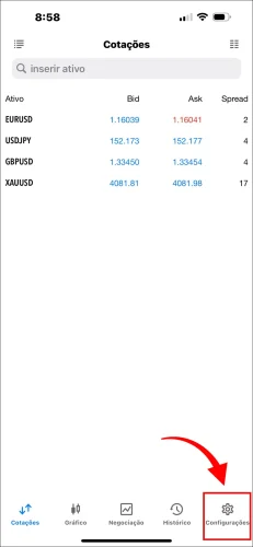 Captura de ecrã do tutorial da App MT5 para iOS, mostrando como tocar no ícone 'Configurações' na barra de navegação inferior direita para iniciar o processo de alteração de senha.
