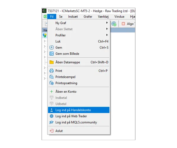 I MT5 PC hovedmenuen, klik på 'Fil', og vælg derefter 'Log ind på Handelskonto'.
