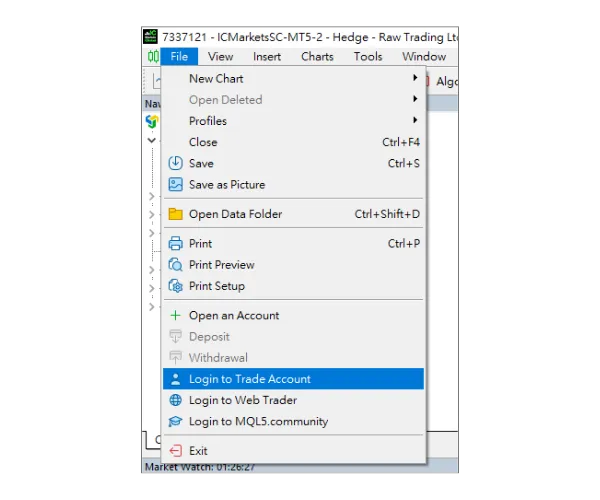 I hovedmenyen på MT5 PC, klikk på 'Fil (File)' og velg deretter 'Logg inn på handelskonto (Login to Trade Account)'.