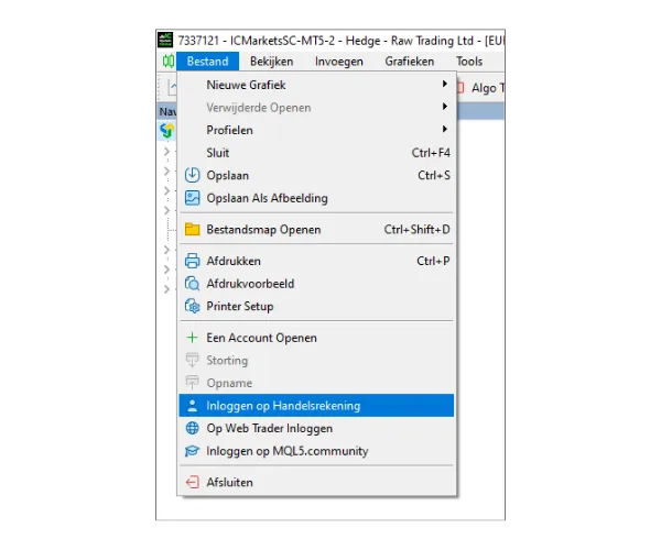 Klik in het hoofdmenu van MT5 PC op 'Bestand' en selecteer vervolgens 'Inloggen op Handelsrekening'.